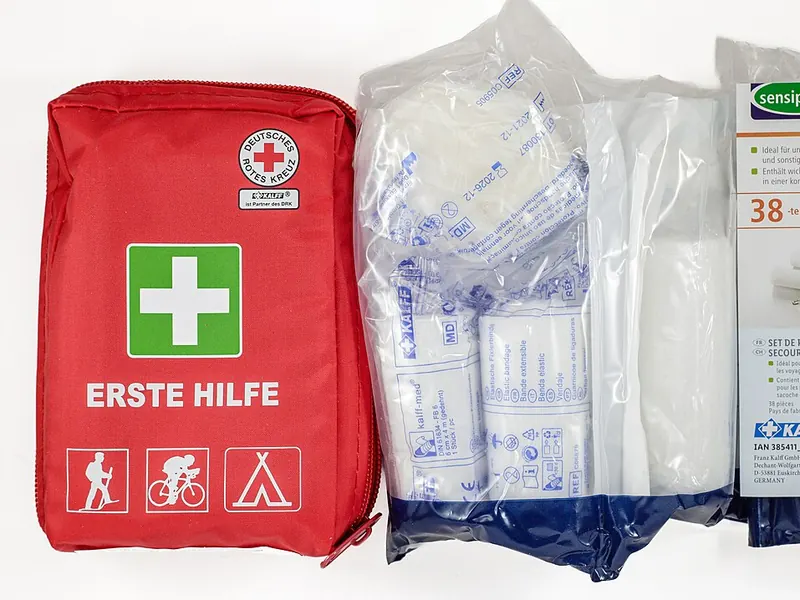 First-aid kits, eyewash & foil blankets
